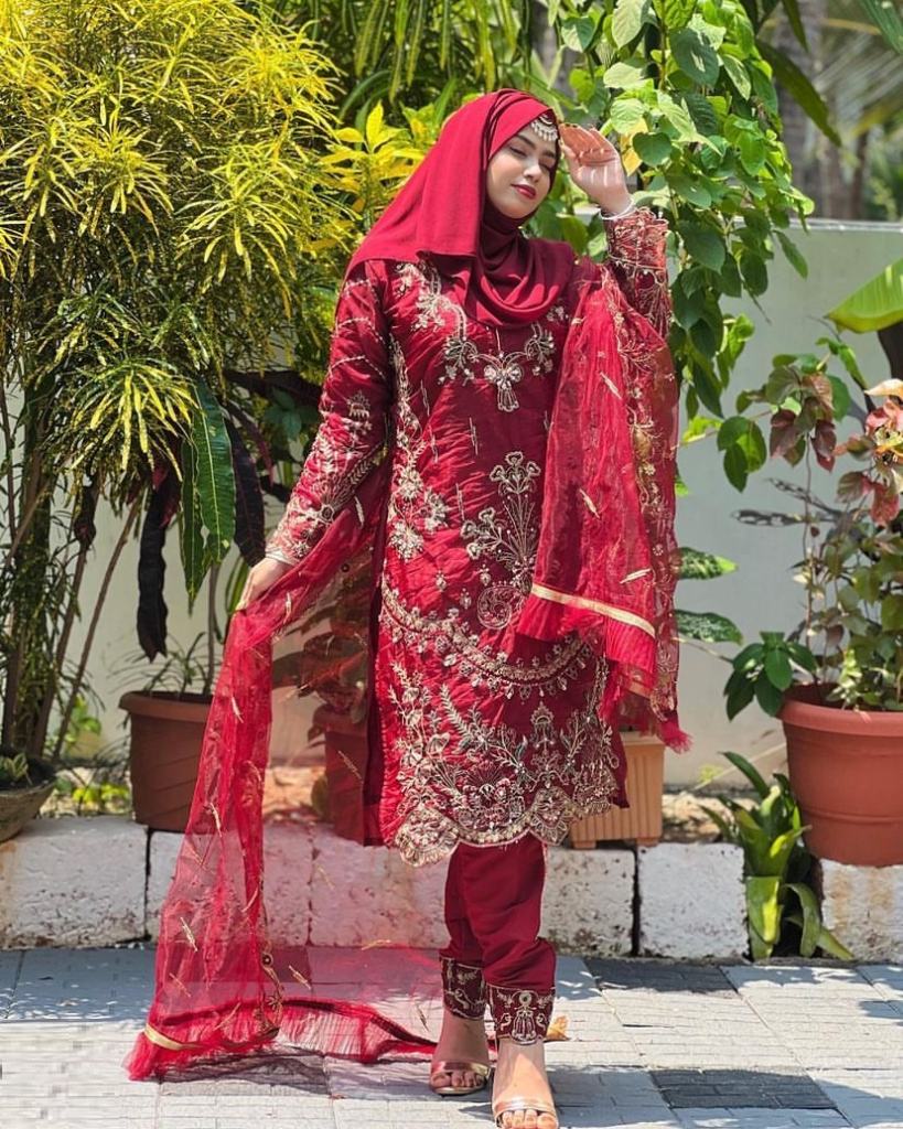 Deepsy D 324 Designer Readymade  Pakistani Suit collection 
