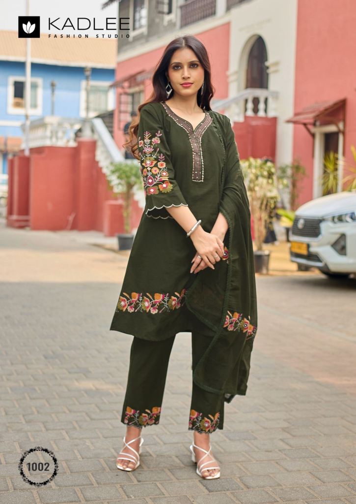 Kadlee Aamira Thread Worked Kurti With Bottom Dupatta