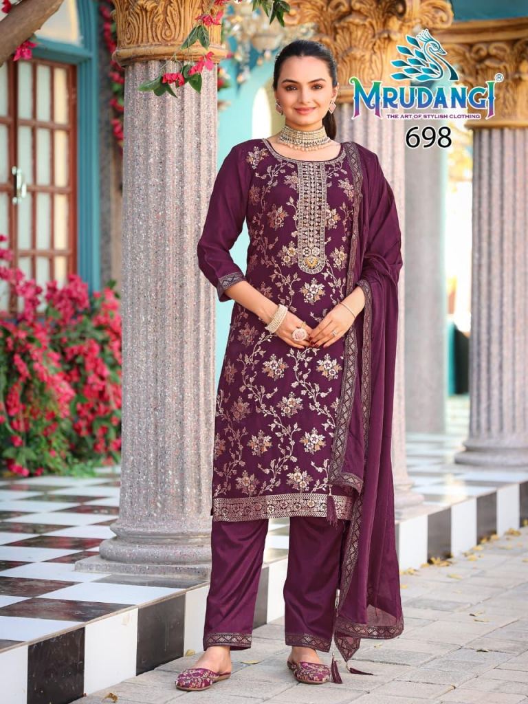 Mrudangi Priyanshi Jacquard Kurti With Bottom Dupatta