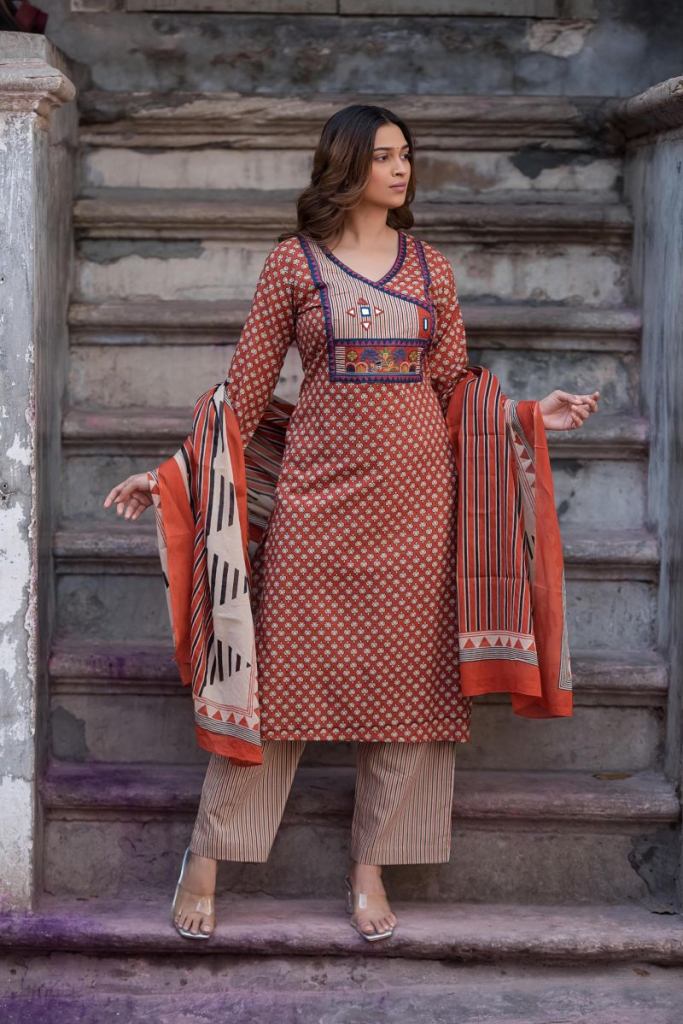 Naisha K 1091 Printed Kurti With Pant Dupatta