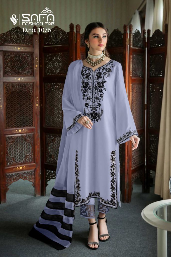 Lawn Cotton Pakistani Suits at Rs 1500 | New Items in Surat | ID:  11734558055