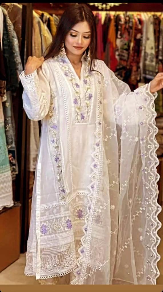Saniya St 2010 Hit Designer Pakistani Suit Collection