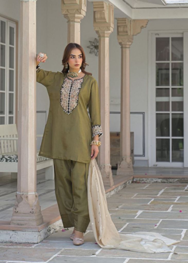 Zareen  Afsana jardosi Noor Farshi Viscose Salwar Kameez