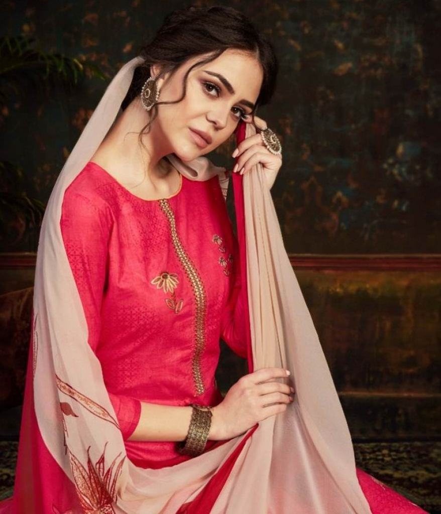 https://www.wholesaletextile.in/product-img/zulfat-present-rosie-dress-mat-1582794343.jpg